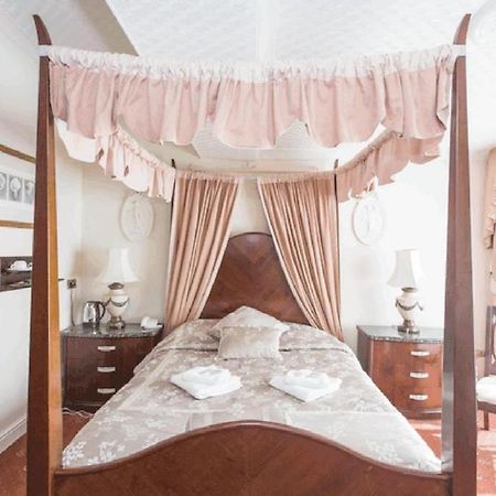 Oyo Ridgeway Hotel Чингфорд Экстерьер фото