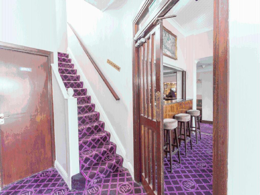 Oyo Ridgeway Hotel Чингфорд Экстерьер фото