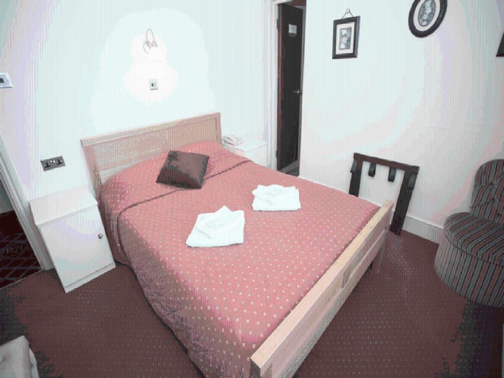 Oyo Ridgeway Hotel Чингфорд Номер фото