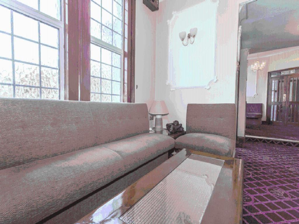 Oyo Ridgeway Hotel Чингфорд Экстерьер фото