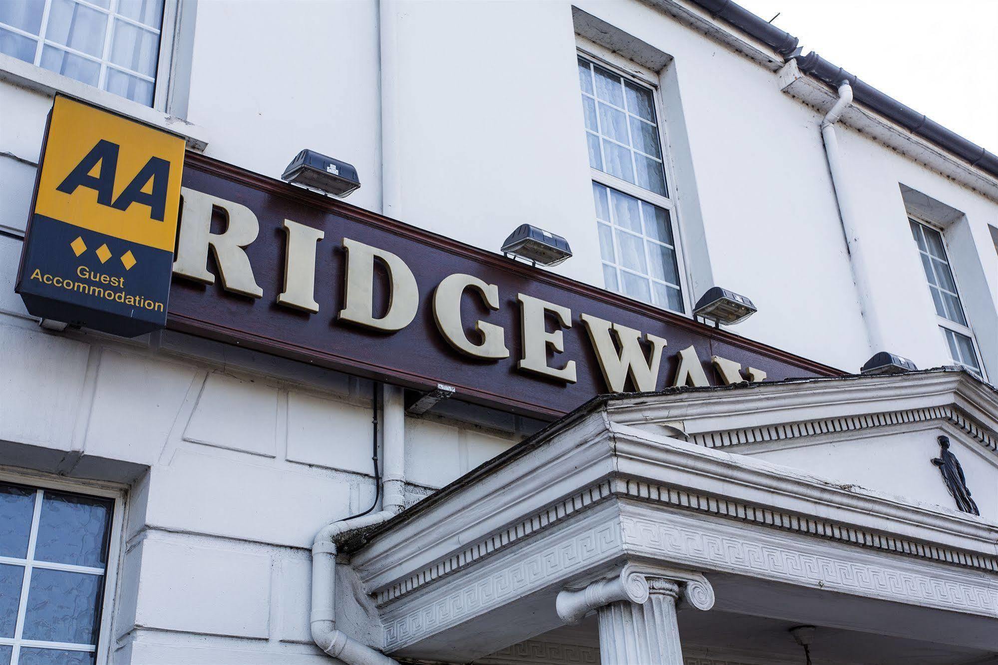 Oyo Ridgeway Hotel Чингфорд Экстерьер фото