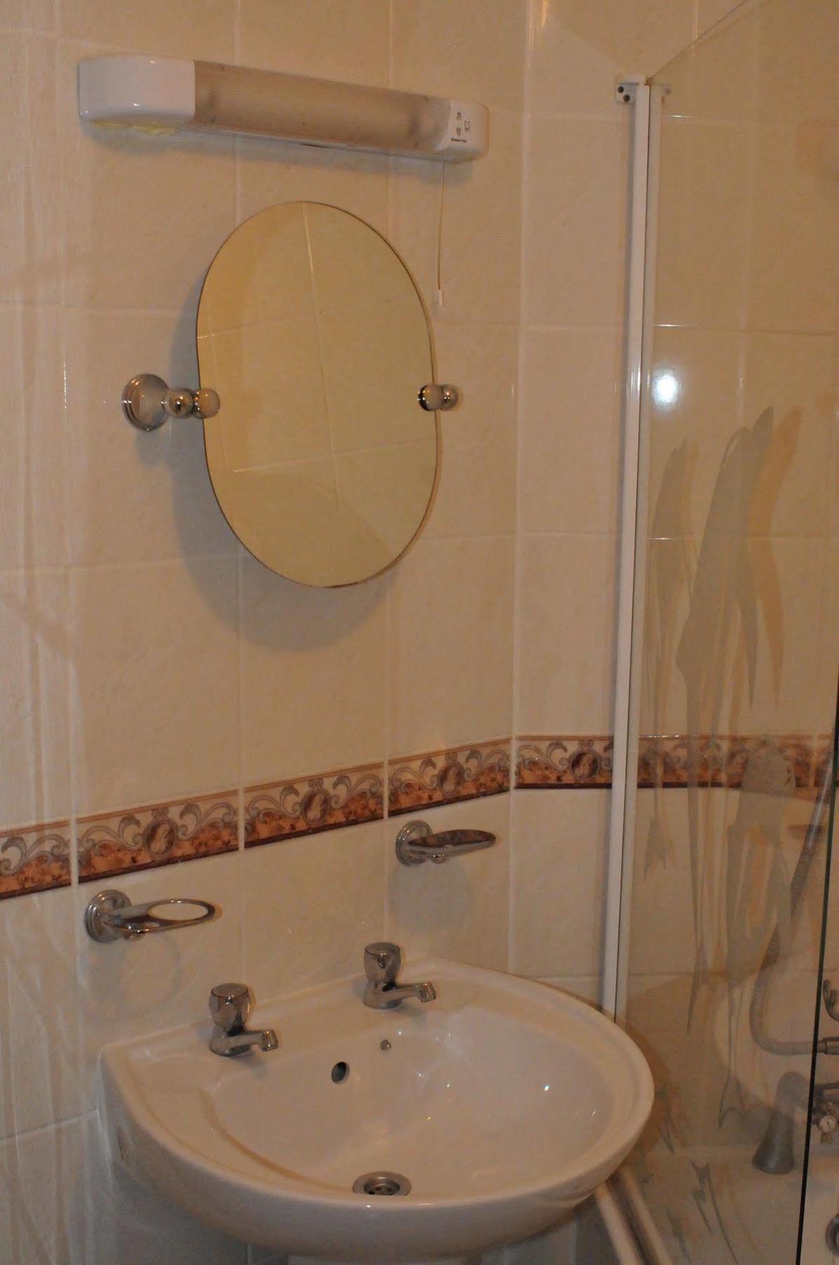 Oyo Ridgeway Hotel Чингфорд Экстерьер фото