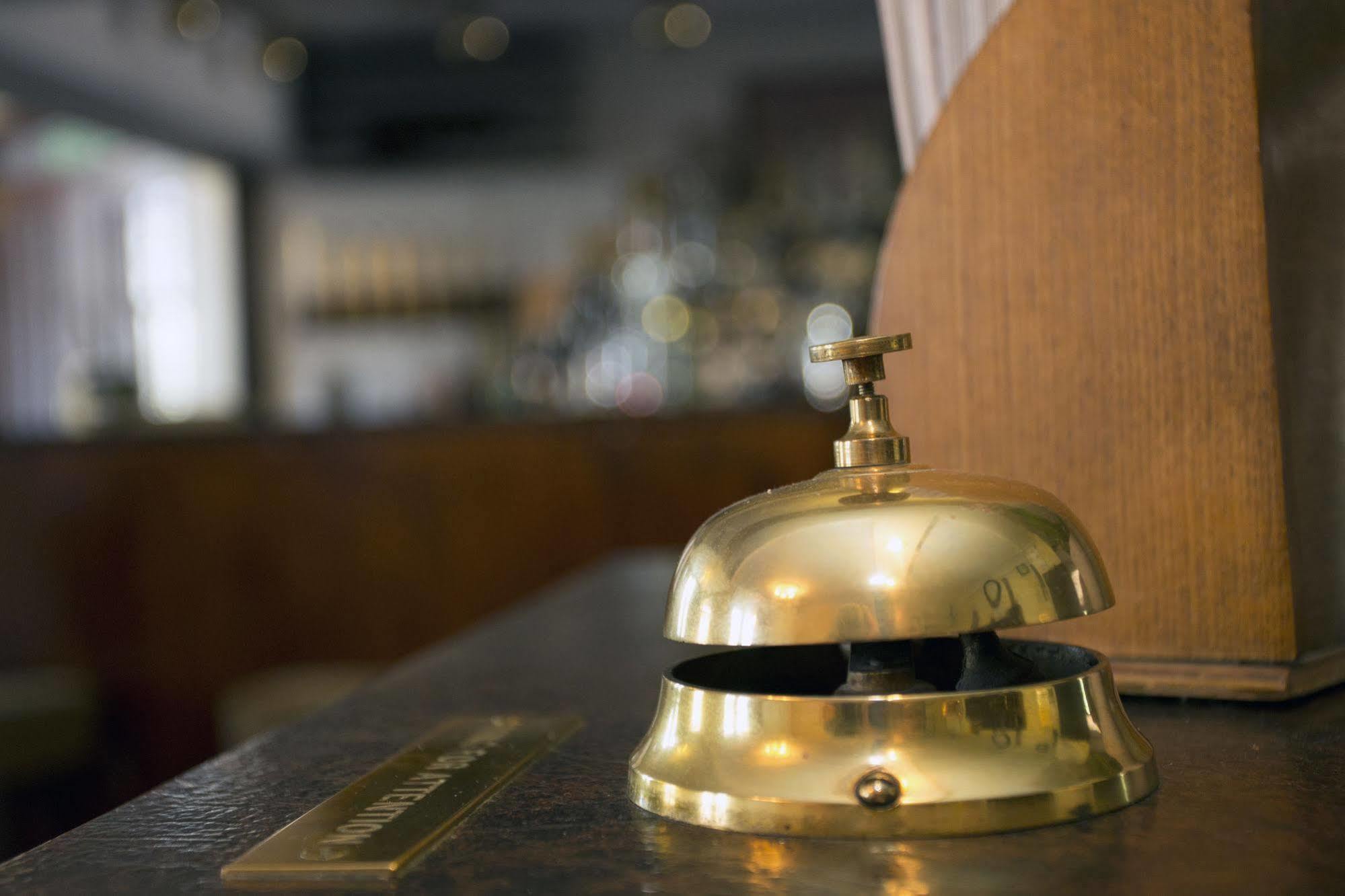 Oyo Ridgeway Hotel Чингфорд Экстерьер фото